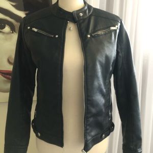 3/$25🎀 Faux leather jacket